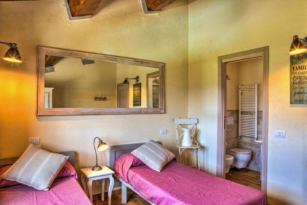 Casale Dei Gelsomini 8, Emma Villas โตดี ภายนอก รูปภาพ