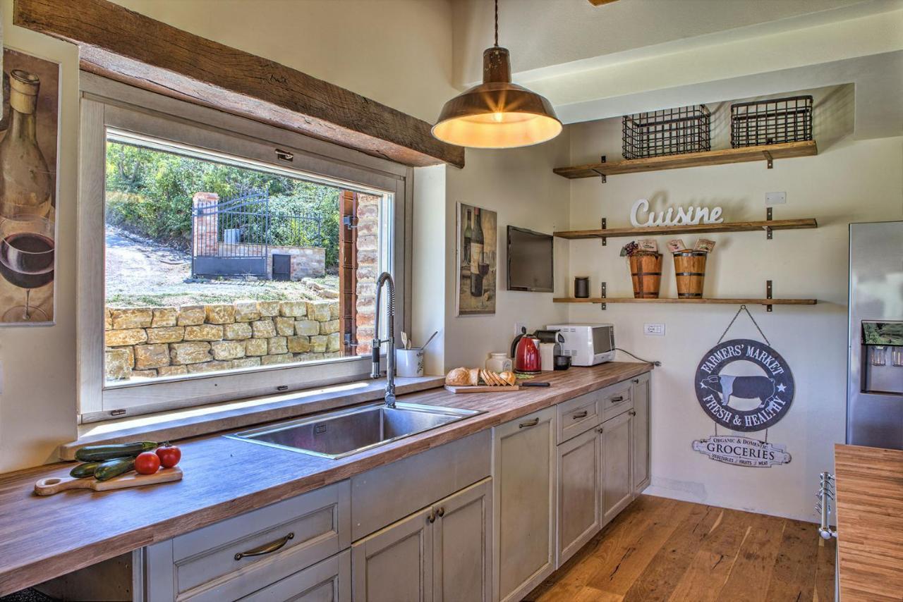 Casale Dei Gelsomini 8, Emma Villas โตดี ภายนอก รูปภาพ